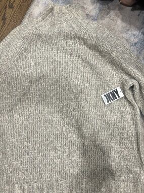 DKNY Heathered Light Gray Crewneck Ribbed Sweater